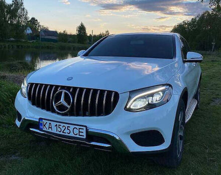 Белый Мерседес GLC-Class Coupe, объемом двигателя 1.99 л и пробегом 91 тыс. км за 30000 $, фото 1 на Automoto.ua