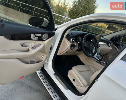Белый Мерседес GLC-Class Coupe, объемом двигателя 1.99 л и пробегом 91 тыс. км за 30000 $, фото 33 на Automoto.ua