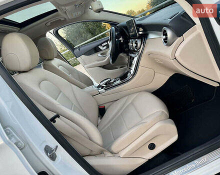 Белый Мерседес GLC-Class Coupe, объемом двигателя 1.99 л и пробегом 91 тыс. км за 30000 $, фото 43 на Automoto.ua