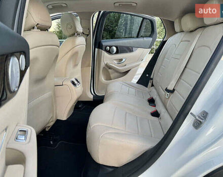 Белый Мерседес GLC-Class Coupe, объемом двигателя 1.99 л и пробегом 91 тыс. км за 30000 $, фото 44 на Automoto.ua