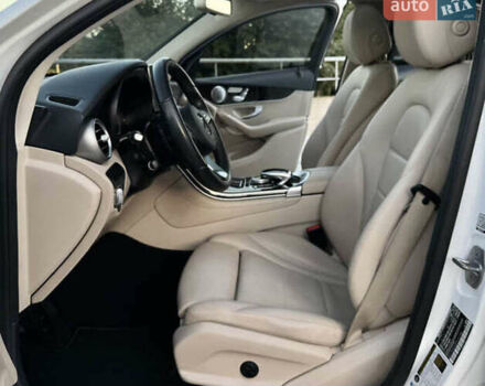 Белый Мерседес GLC-Class Coupe, объемом двигателя 1.99 л и пробегом 91 тыс. км за 30000 $, фото 30 на Automoto.ua