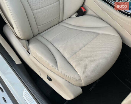 Белый Мерседес GLC-Class Coupe, объемом двигателя 1.99 л и пробегом 91 тыс. км за 30000 $, фото 38 на Automoto.ua