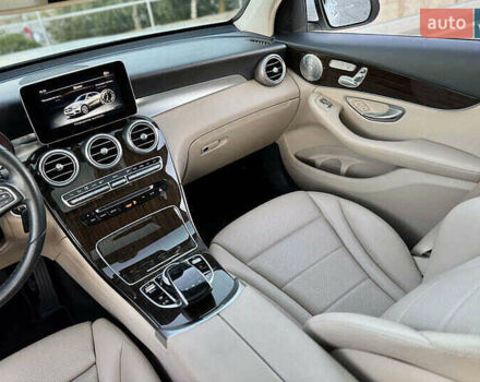 Белый Мерседес GLC-Class Coupe, объемом двигателя 1.99 л и пробегом 91 тыс. км за 30000 $, фото 34 на Automoto.ua