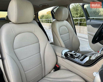 Белый Мерседес GLC-Class Coupe, объемом двигателя 1.99 л и пробегом 91 тыс. км за 30000 $, фото 36 на Automoto.ua