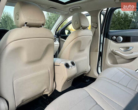 Белый Мерседес GLC-Class Coupe, объемом двигателя 1.99 л и пробегом 91 тыс. км за 30000 $, фото 42 на Automoto.ua