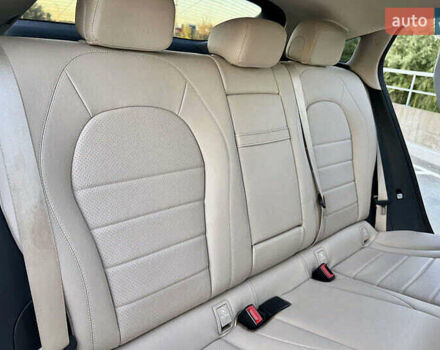 Белый Мерседес GLC-Class Coupe, объемом двигателя 1.99 л и пробегом 91 тыс. км за 30000 $, фото 51 на Automoto.ua