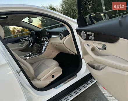 Белый Мерседес GLC-Class Coupe, объемом двигателя 1.99 л и пробегом 91 тыс. км за 30000 $, фото 49 на Automoto.ua