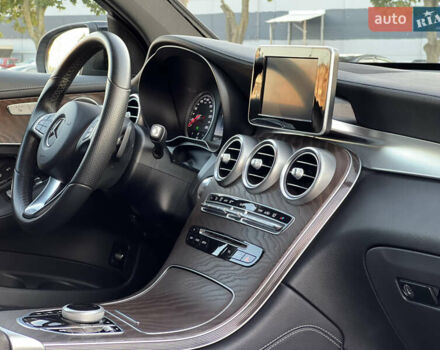 Белый Мерседес GLC-Class Coupe, объемом двигателя 1.99 л и пробегом 75 тыс. км за 39500 $, фото 15 на Automoto.ua