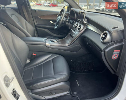 Белый Мерседес GLC-Class Coupe, объемом двигателя 1.99 л и пробегом 75 тыс. км за 39500 $, фото 13 на Automoto.ua