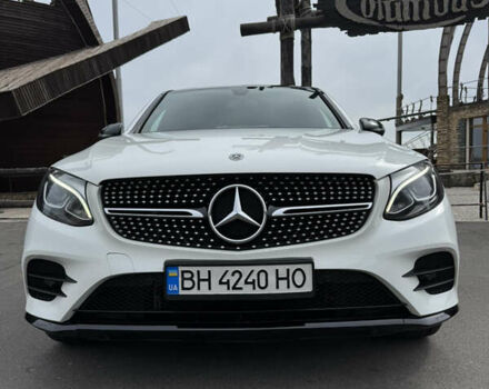 Белый Мерседес GLC-Class Coupe, объемом двигателя 1.99 л и пробегом 75 тыс. км за 39500 $, фото 3 на Automoto.ua