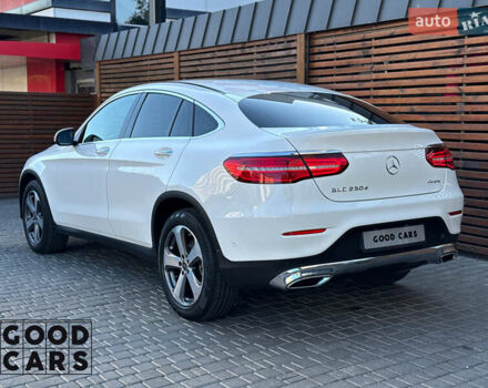 Белый Мерседес GLC-Class Coupe, объемом двигателя 2.14 л и пробегом 69 тыс. км за 39500 $, фото 3 на Automoto.ua
