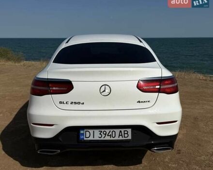 Белый Мерседес GLC-Class Coupe, объемом двигателя 2.2 л и пробегом 89 тыс. км за 41000 $, фото 3 на Automoto.ua
