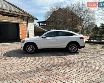 Білий Мерседес GLC-Class Coupe, об'ємом двигуна 1.99 л та пробігом 160 тис. км за 29899 $, фото 2 на Automoto.ua