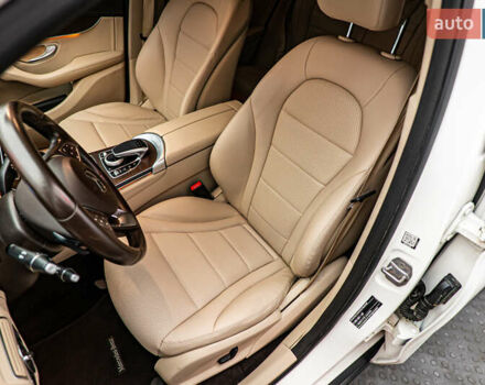 Белый Мерседес GLC-Class Coupe, объемом двигателя 2.1 л и пробегом 138 тыс. км за 35891 $, фото 9 на Automoto.ua