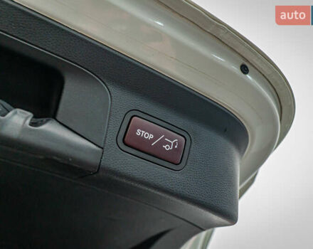 Белый Мерседес GLC-Class Coupe, объемом двигателя 2.1 л и пробегом 138 тыс. км за 35891 $, фото 7 на Automoto.ua