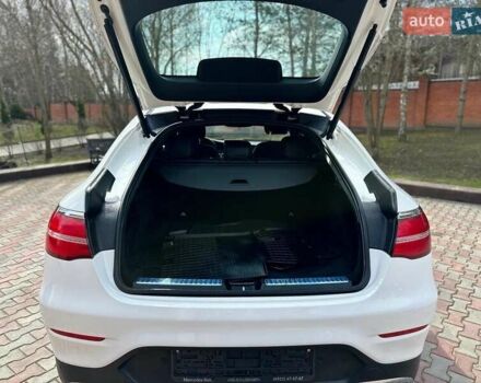 Білий Мерседес GLC-Class Coupe, об'ємом двигуна 1.99 л та пробігом 160 тис. км за 29899 $, фото 6 на Automoto.ua