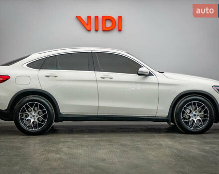 Белый Мерседес GLC-Class Coupe, объемом двигателя 2.1 л и пробегом 138 тыс. км за 35891 $, фото 3 на Automoto.ua
