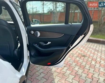Білий Мерседес GLC-Class Coupe, об'ємом двигуна 1.99 л та пробігом 160 тис. км за 29899 $, фото 18 на Automoto.ua