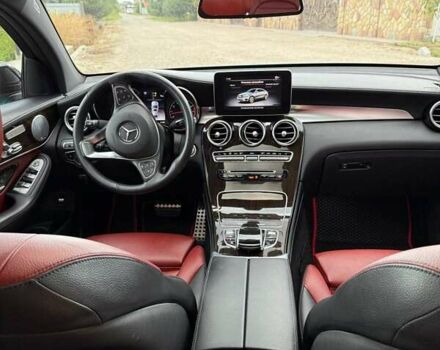 Белый Мерседес GLC-Class Coupe, объемом двигателя 3 л и пробегом 80 тыс. км за 43500 $, фото 23 на Automoto.ua