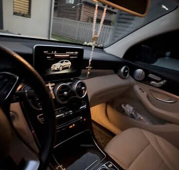 Білий Мерседес GLC-Class Coupe, об'ємом двигуна 1.99 л та пробігом 130 тис. км за 35000 $, фото 6 на Automoto.ua
