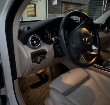 Білий Мерседес GLC-Class Coupe, об'ємом двигуна 1.99 л та пробігом 130 тис. км за 35000 $, фото 5 на Automoto.ua
