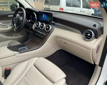 Белый Мерседес GLC-Class Coupe, объемом двигателя 1.95 л и пробегом 85 тыс. км за 45900 $, фото 24 на Automoto.ua