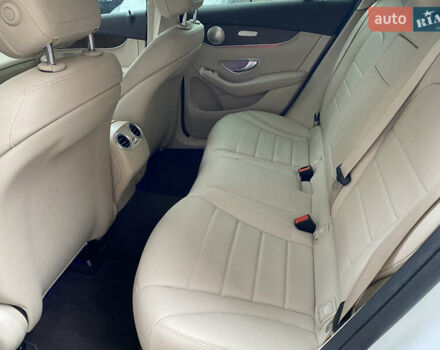 Белый Мерседес GLC-Class Coupe, объемом двигателя 1.95 л и пробегом 85 тыс. км за 45900 $, фото 16 на Automoto.ua