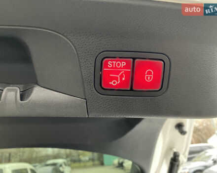 Белый Мерседес GLC-Class Coupe, объемом двигателя 1.95 л и пробегом 85 тыс. км за 45900 $, фото 18 на Automoto.ua