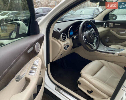 Белый Мерседес GLC-Class Coupe, объемом двигателя 1.95 л и пробегом 85 тыс. км за 45900 $, фото 11 на Automoto.ua