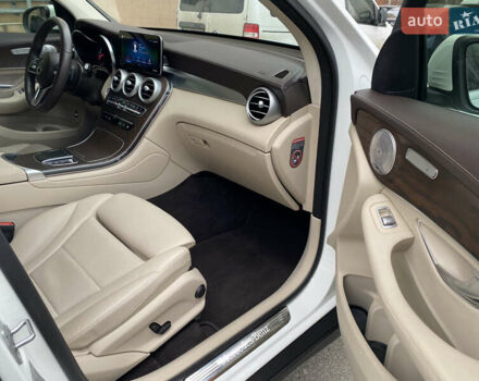 Белый Мерседес GLC-Class Coupe, объемом двигателя 1.95 л и пробегом 85 тыс. км за 45900 $, фото 22 на Automoto.ua