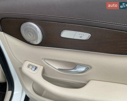 Белый Мерседес GLC-Class Coupe, объемом двигателя 1.95 л и пробегом 85 тыс. км за 45900 $, фото 21 на Automoto.ua