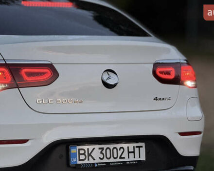 Белый Мерседес GLC-Class Coupe, объемом двигателя 2 л и пробегом 114 тыс. км за 48700 $, фото 3 на Automoto.ua