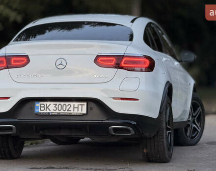 Белый Мерседес GLC-Class Coupe, объемом двигателя 2 л и пробегом 114 тыс. км за 48700 $, фото 9 на Automoto.ua