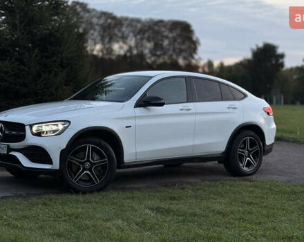 Белый Мерседес GLC-Class Coupe, объемом двигателя 2 л и пробегом 114 тыс. км за 48700 $, фото 1 на Automoto.ua