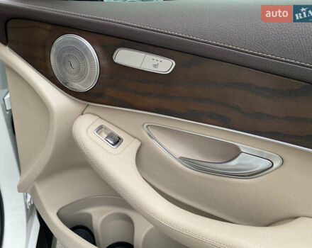 Белый Мерседес GLC-Class Coupe, объемом двигателя 1.95 л и пробегом 85 тыс. км за 45900 $, фото 23 на Automoto.ua