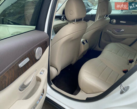 Белый Мерседес GLC-Class Coupe, объемом двигателя 1.95 л и пробегом 85 тыс. км за 45900 $, фото 15 на Automoto.ua