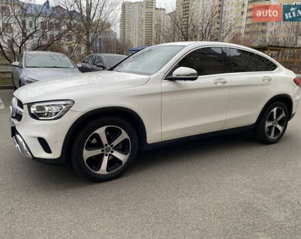Белый Мерседес GLC-Class Coupe, объемом двигателя 1.95 л и пробегом 85 тыс. км за 45900 $, фото 2 на Automoto.ua