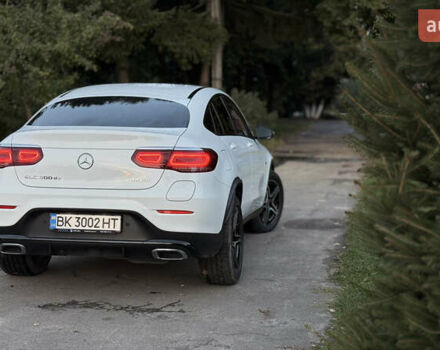 Белый Мерседес GLC-Class Coupe, объемом двигателя 2 л и пробегом 114 тыс. км за 48700 $, фото 10 на Automoto.ua