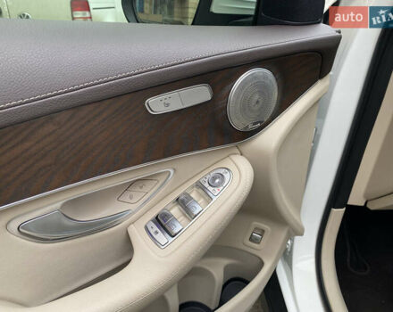 Белый Мерседес GLC-Class Coupe, объемом двигателя 1.95 л и пробегом 85 тыс. км за 45900 $, фото 14 на Automoto.ua