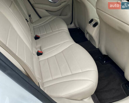 Белый Мерседес GLC-Class Coupe, объемом двигателя 1.95 л и пробегом 85 тыс. км за 45900 $, фото 20 на Automoto.ua