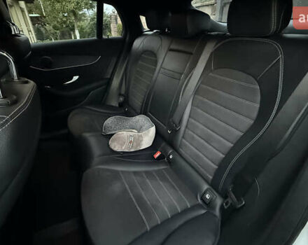 Белый Мерседес GLC-Class Coupe, объемом двигателя 2 л и пробегом 114 тыс. км за 48700 $, фото 22 на Automoto.ua