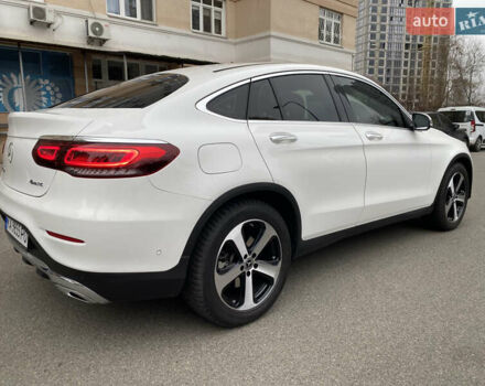 Белый Мерседес GLC-Class Coupe, объемом двигателя 1.95 л и пробегом 85 тыс. км за 45900 $, фото 7 на Automoto.ua