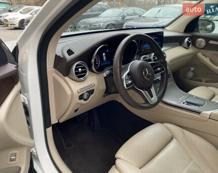 Белый Мерседес GLC-Class Coupe, объемом двигателя 1.95 л и пробегом 85 тыс. км за 45900 $, фото 13 на Automoto.ua