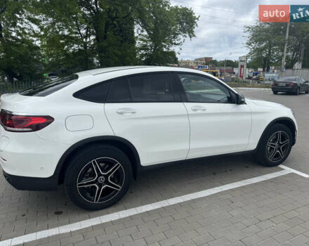 Белый Мерседес GLC-Class Coupe, объемом двигателя 2 л и пробегом 44 тыс. км за 61850 $, фото 3 на Automoto.ua