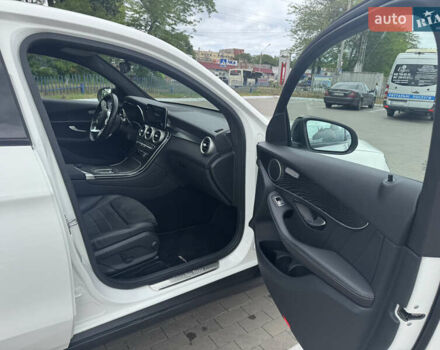 Белый Мерседес GLC-Class Coupe, объемом двигателя 2 л и пробегом 44 тыс. км за 61850 $, фото 5 на Automoto.ua