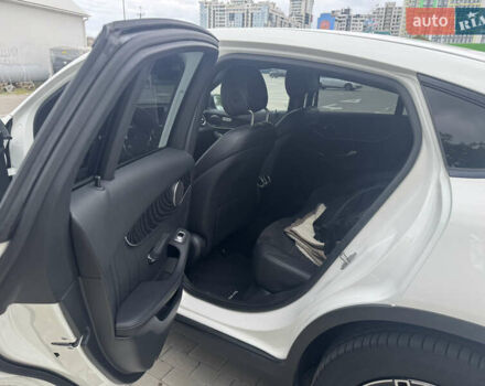 Белый Мерседес GLC-Class Coupe, объемом двигателя 2 л и пробегом 44 тыс. км за 61850 $, фото 10 на Automoto.ua