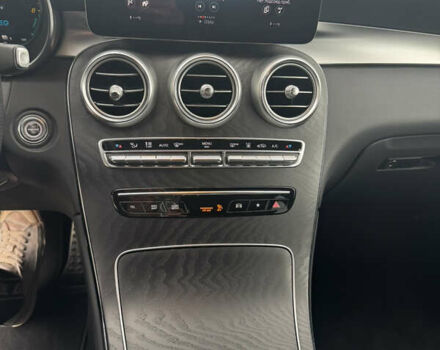 Белый Мерседес GLC-Class Coupe, объемом двигателя 2 л и пробегом 44 тыс. км за 61850 $, фото 18 на Automoto.ua