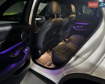 Белый Мерседес GLC-Class Coupe, объемом двигателя 2 л и пробегом 44 тыс. км за 61850 $, фото 27 на Automoto.ua