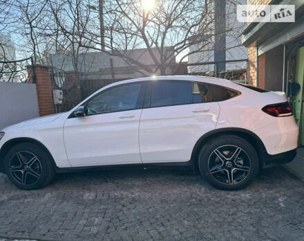Белый Мерседес GLC-Class Coupe, объемом двигателя 1.95 л и пробегом 18 тыс. км за 59100 $, фото 4 на Automoto.ua