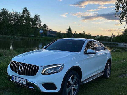 Мерседес GLC-Class Coupe 2016 в Киеве на Automoto.ua Белый Мерседес GLC-Class Coupe, объемом двигателя 1.99 л и пробегом 91 тыс. км за 30000 $, фото 1 на Automoto.ua